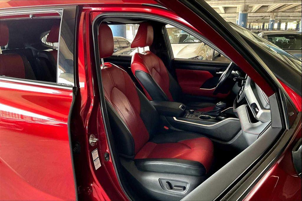 used 2021 Toyota Highlander car, priced at $33,457