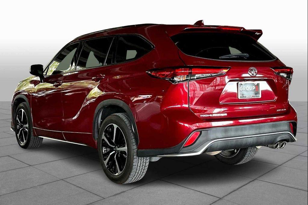 used 2021 Toyota Highlander car, priced at $33,457