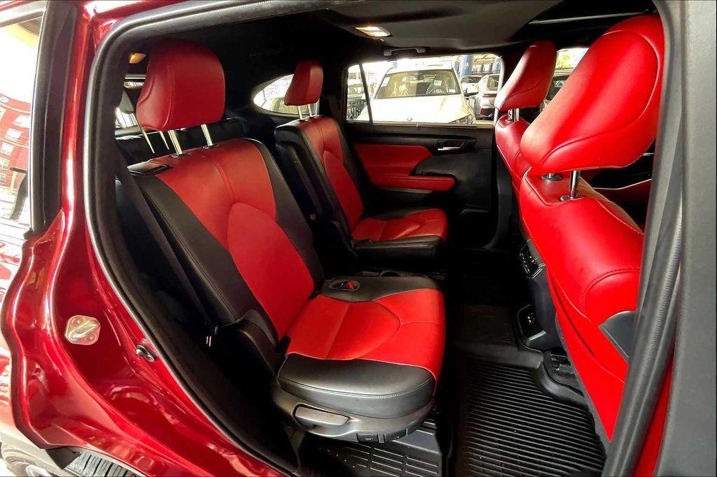 used 2021 Toyota Highlander car, priced at $33,457