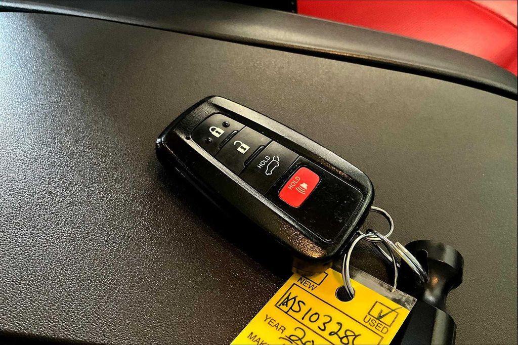 used 2021 Toyota Highlander car, priced at $33,457