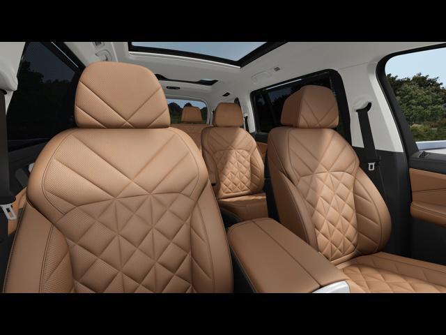 new 2025 BMW X7 car, priced at $95,320