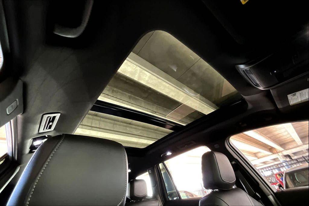 used 2022 Cadillac XT6 car, priced at $28,915