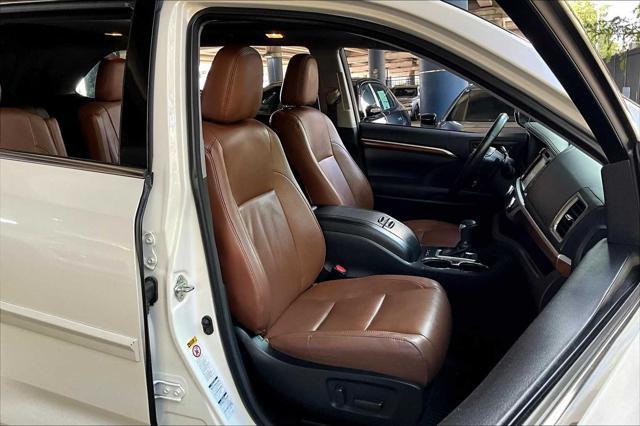 used 2018 Toyota Highlander Hybrid car, priced at $27,950