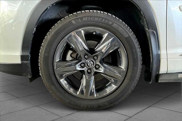 used 2018 Toyota Highlander Hybrid car, priced at $27,950