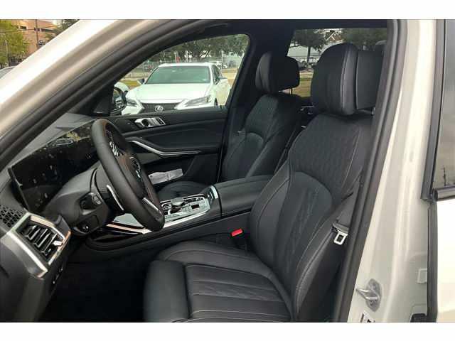 new 2025 BMW X7 car, priced at $117,020