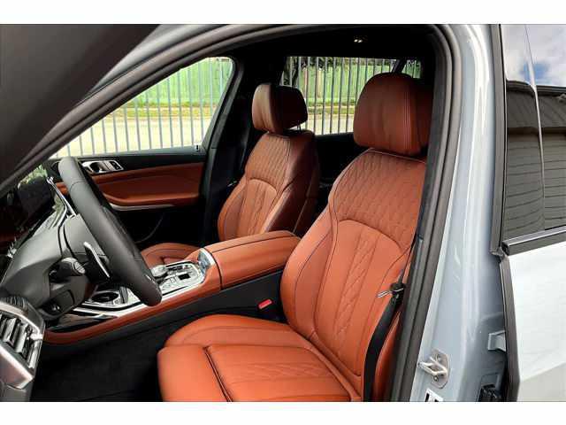 new 2025 BMW X7 car, priced at $119,970