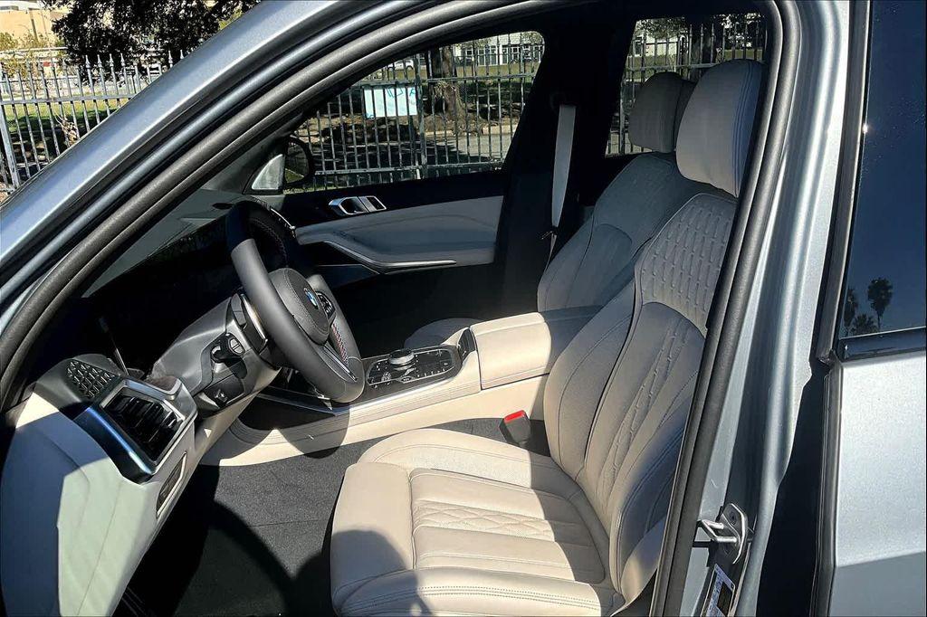 new 2025 BMW X7 car, priced at $121,370