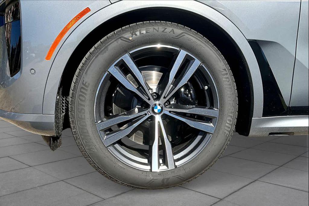 new 2025 BMW X7 car, priced at $121,370