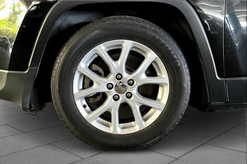 used 2015 Jeep Cherokee car, priced at $10,964