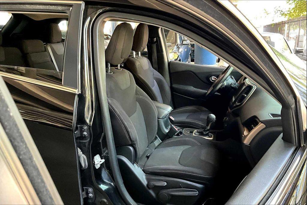 used 2015 Jeep Cherokee car, priced at $10,964