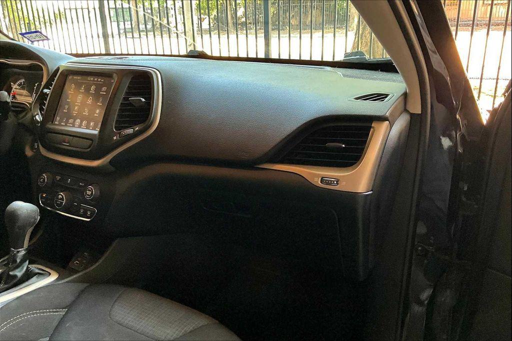 used 2015 Jeep Cherokee car, priced at $10,964