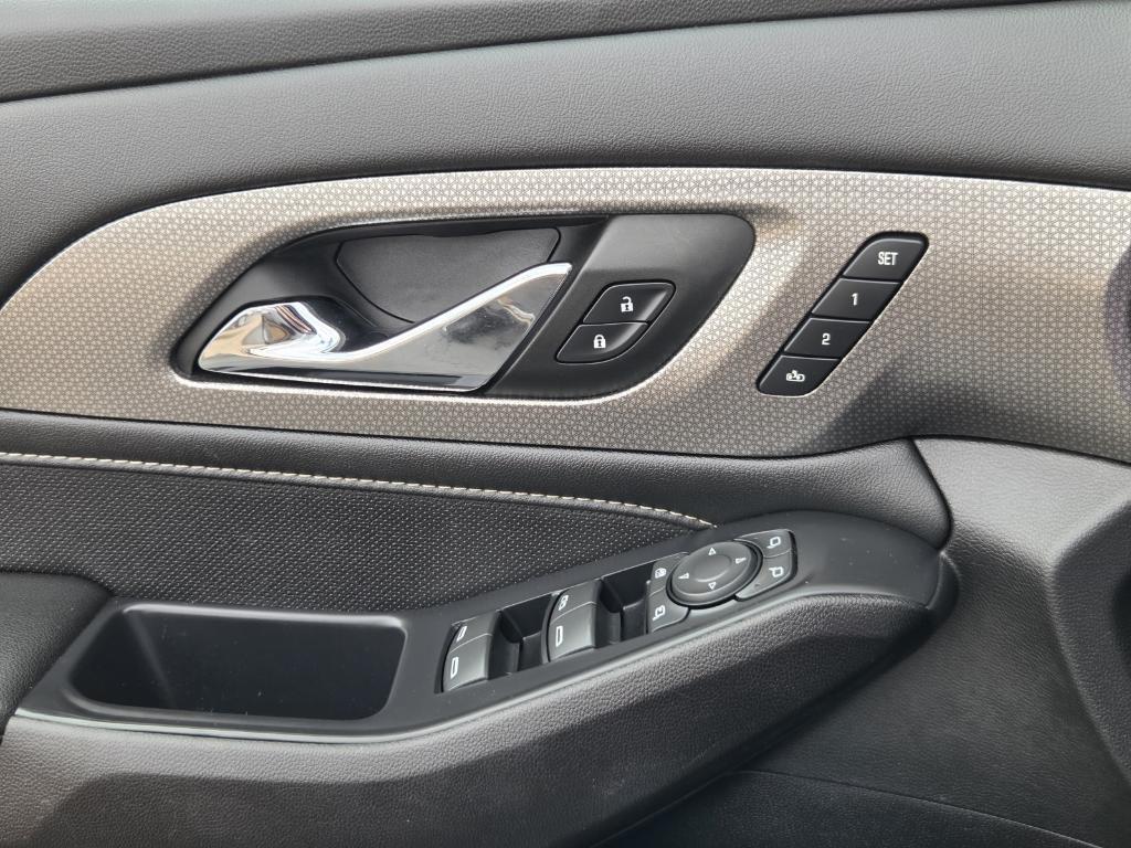used 2022 Chevrolet Traverse car, priced at $33,574