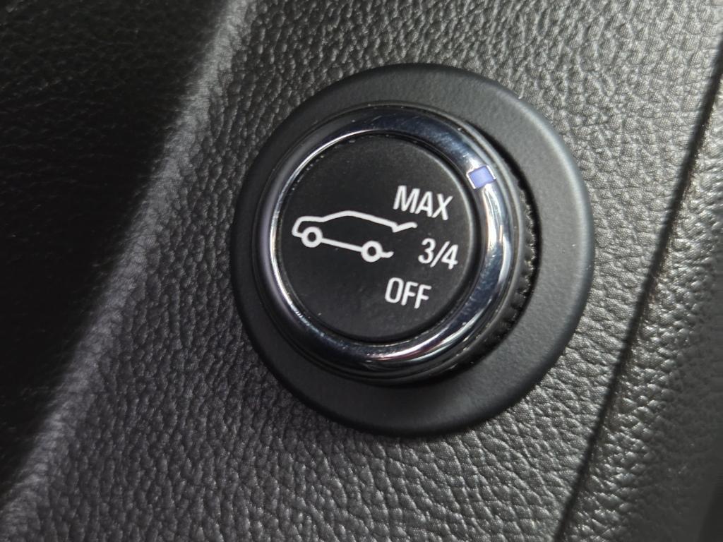 used 2022 Chevrolet Traverse car, priced at $33,574