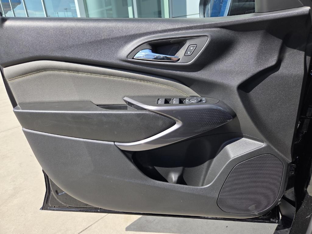 new 2025 Chevrolet Trax car, priced at $25,895