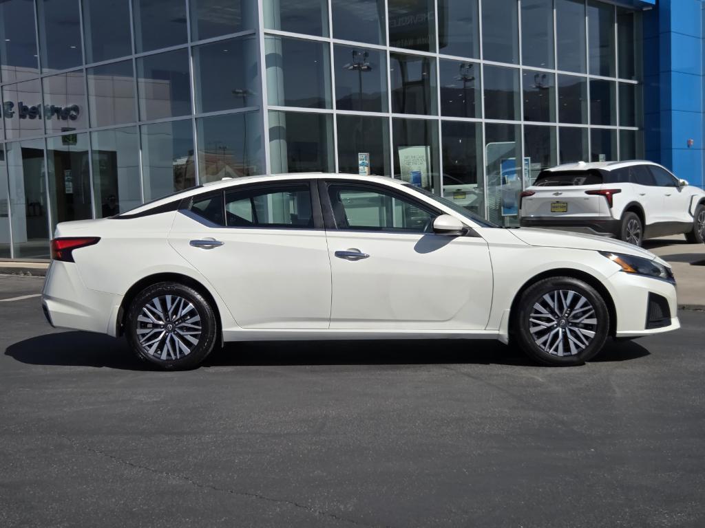 used 2023 Nissan Altima car, priced at $25,881