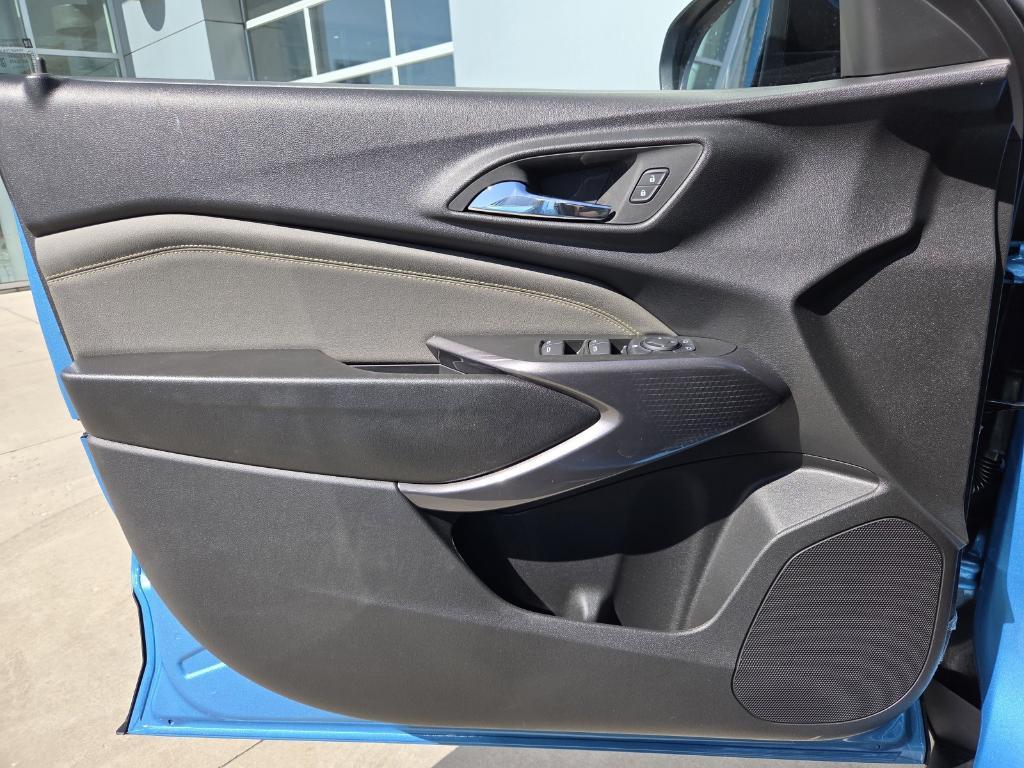 new 2025 Chevrolet Trax car, priced at $26,290