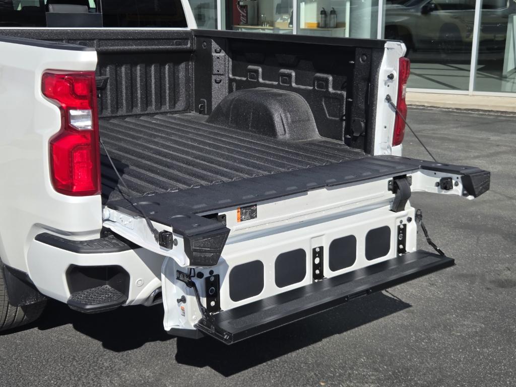 new 2025 Chevrolet Silverado 1500 car, priced at $77,105