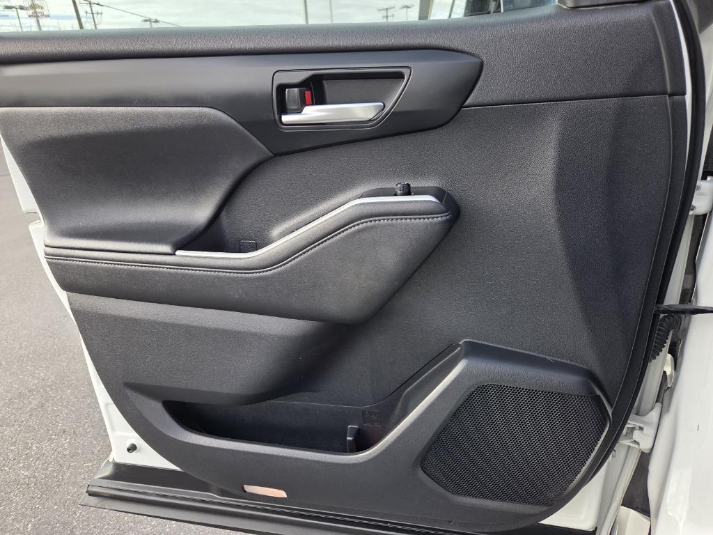 used 2020 Toyota Highlander car, priced at $26,981