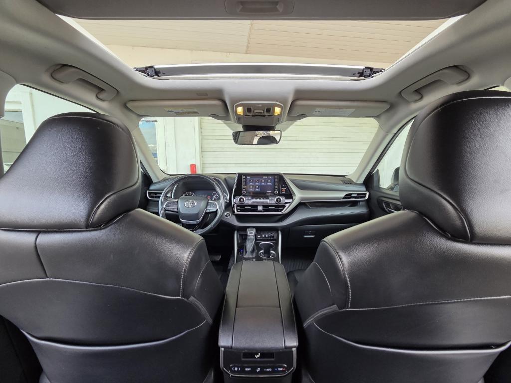 used 2020 Toyota Highlander car, priced at $26,981