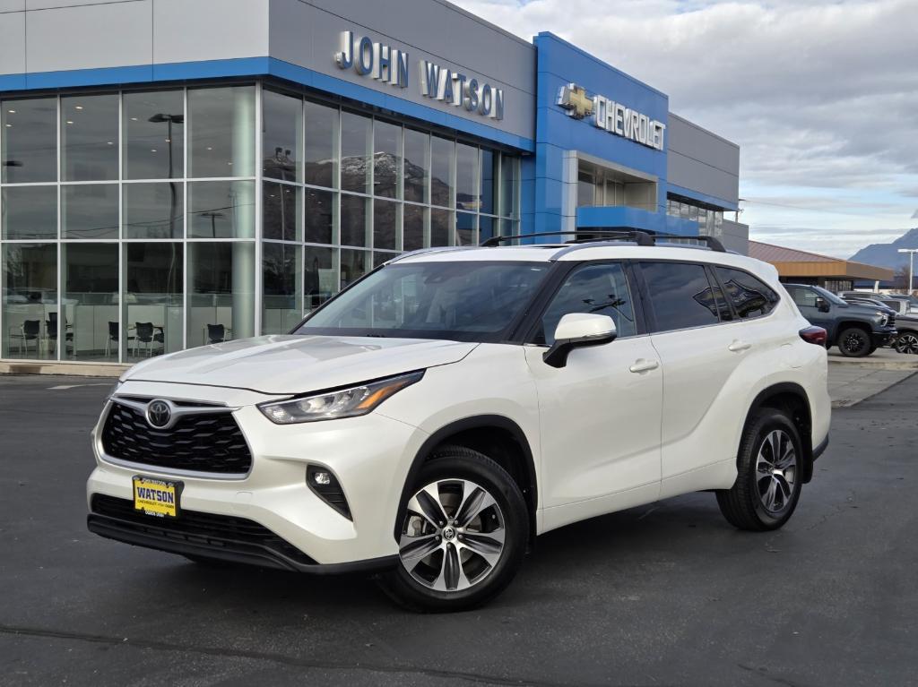 used 2020 Toyota Highlander car, priced at $26,981