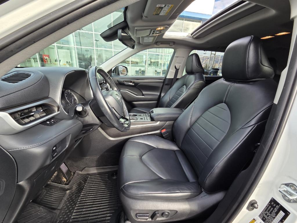 used 2020 Toyota Highlander car, priced at $26,981