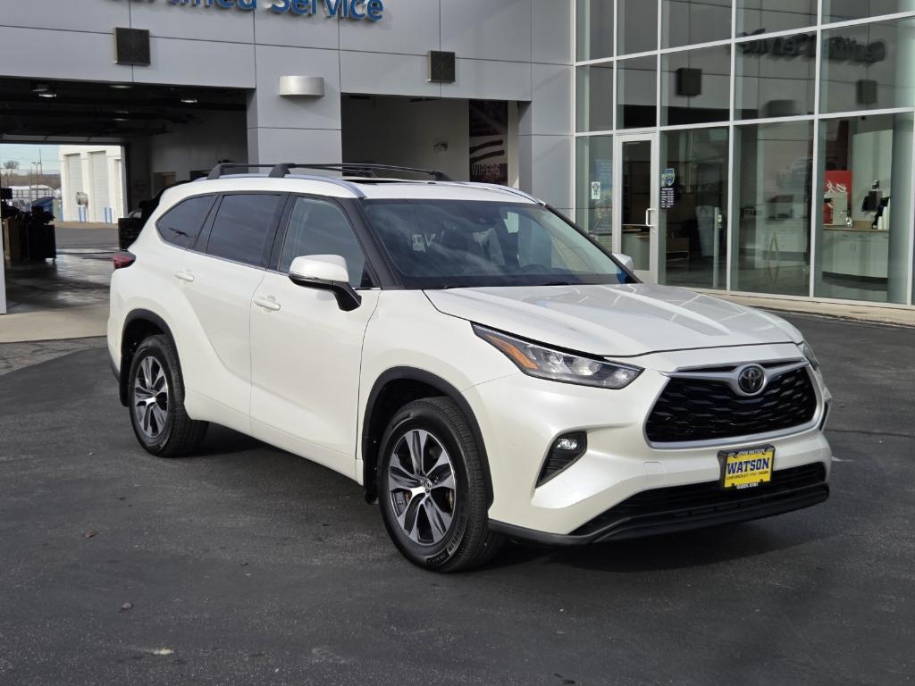 used 2020 Toyota Highlander car, priced at $26,981