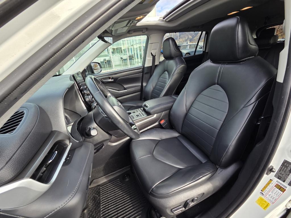 used 2020 Toyota Highlander car, priced at $26,981