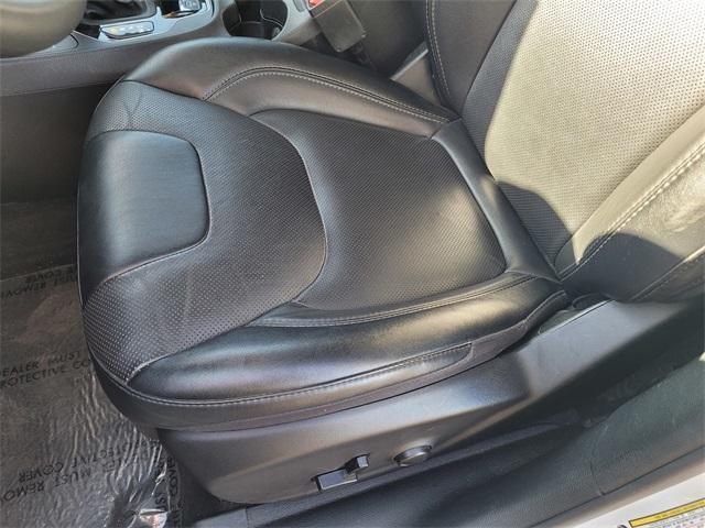 used 2023 Jeep Cherokee car, priced at $26,307