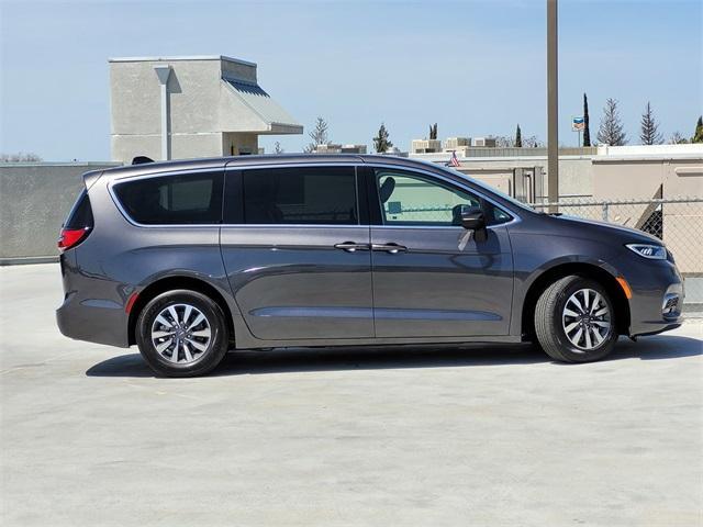 new 2023 Chrysler Pacifica Hybrid car, priced at $45,888