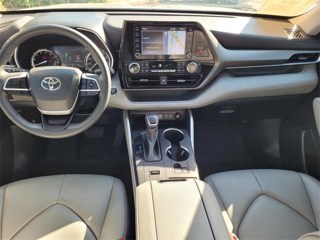 used 2022 Toyota Highlander car, priced at $39,700