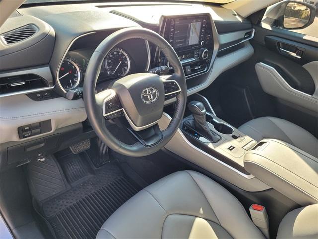 used 2022 Toyota Highlander car, priced at $39,700