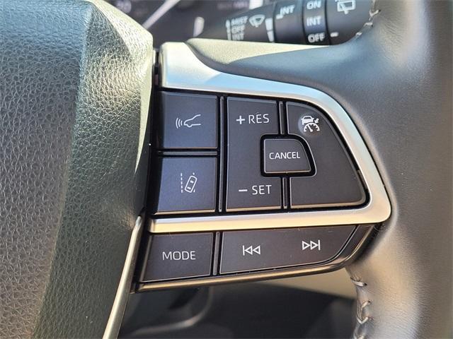 used 2022 Toyota Highlander car, priced at $39,700