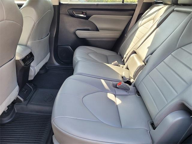 used 2022 Toyota Highlander car, priced at $39,700