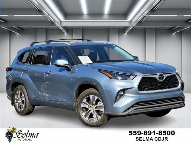 used 2022 Toyota Highlander car, priced at $39,700