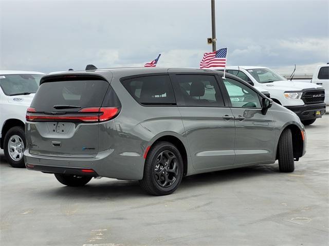 new 2023 Chrysler Pacifica Hybrid car, priced at $45,579