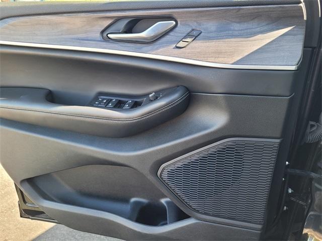used 2023 Jeep Grand Cherokee L car, priced at $33,926