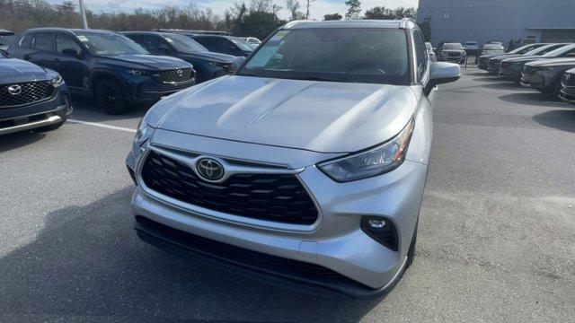 used 2020 Toyota Highlander car, priced at $28,595