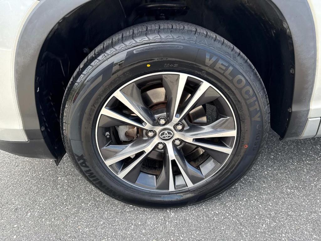 used 2018 Toyota Highlander car, priced at $15,995