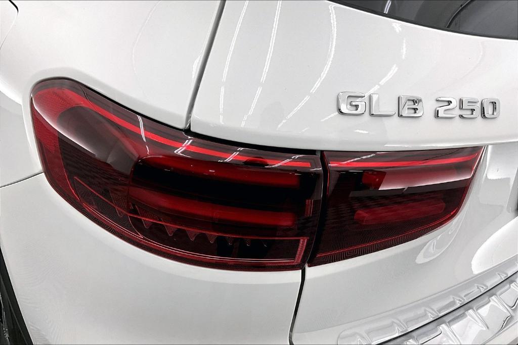 new 2025 Mercedes-Benz GLB 250 car, priced at $47,420