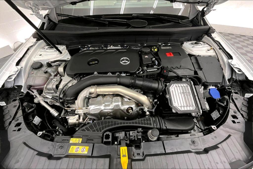 new 2025 Mercedes-Benz GLB 250 car, priced at $47,420
