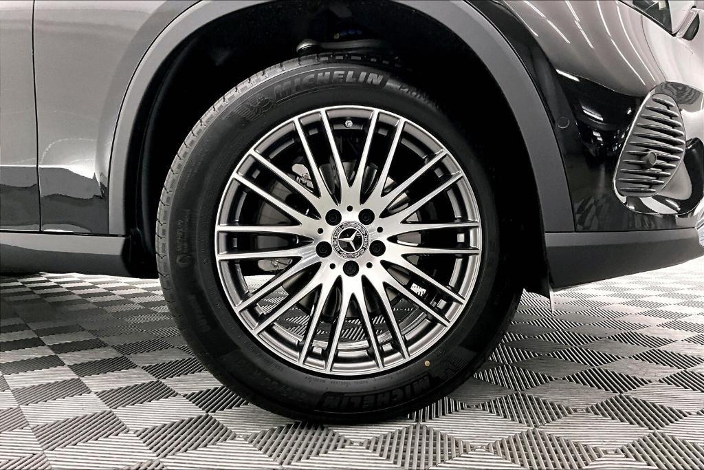 new 2025 Mercedes-Benz GLC 300 car, priced at $51,415