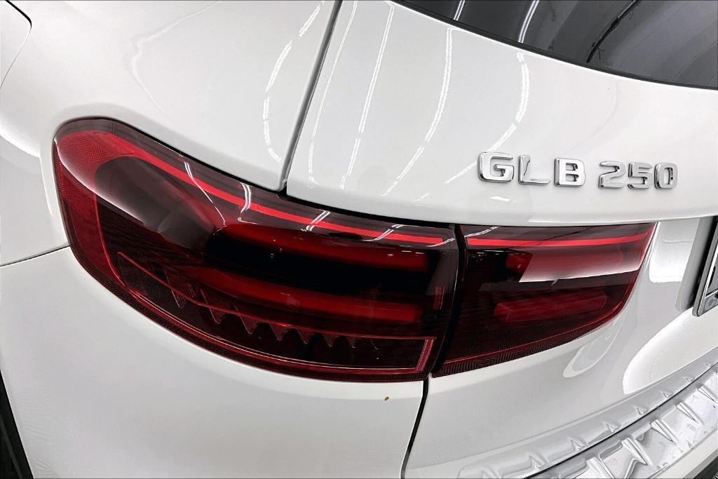new 2025 Mercedes-Benz GLB 250 car, priced at $47,420