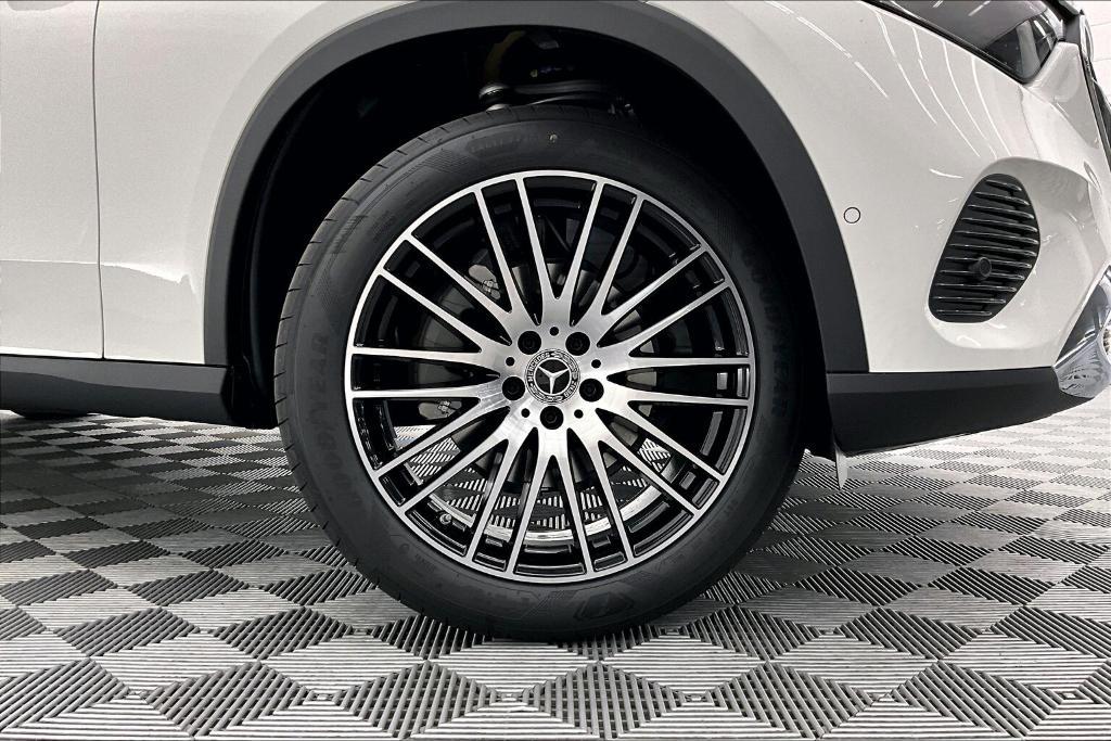 new 2025 Mercedes-Benz GLC 300 car, priced at $54,735