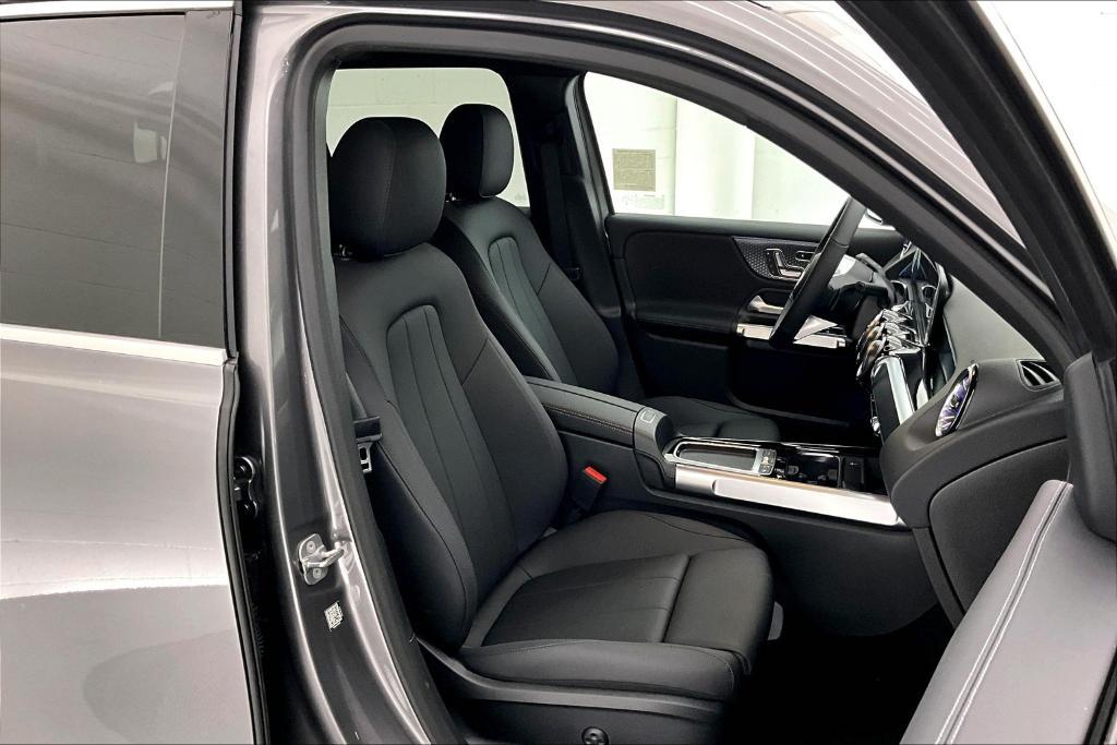 new 2025 Mercedes-Benz GLB 250 car, priced at $49,305