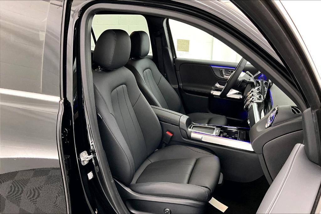 new 2025 Mercedes-Benz GLB 250 car, priced at $48,645