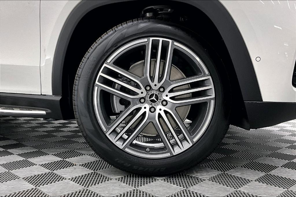 new 2026 Mercedes-Benz GLS 450 car, priced at $93,580