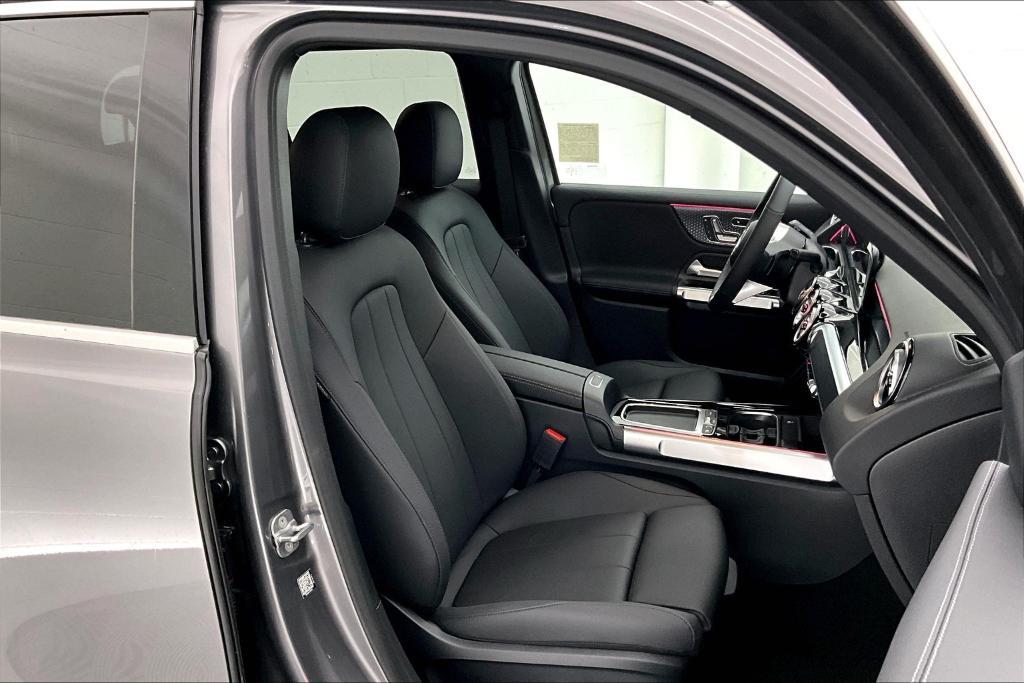new 2025 Mercedes-Benz GLB 250 car, priced at $48,170