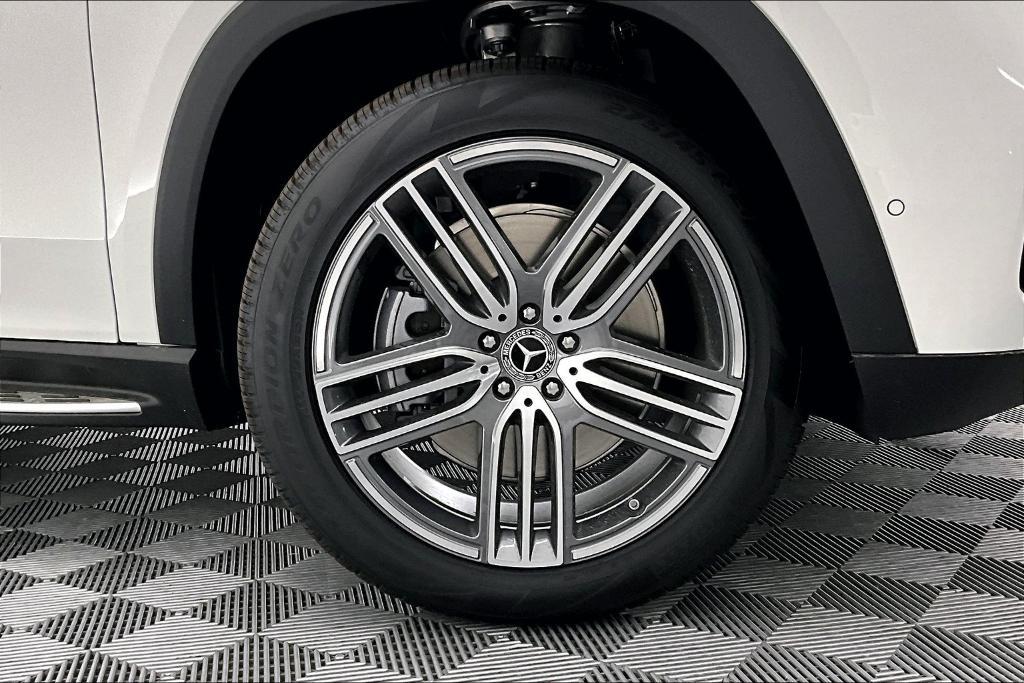 new 2026 Mercedes-Benz GLS 450 car, priced at $93,080