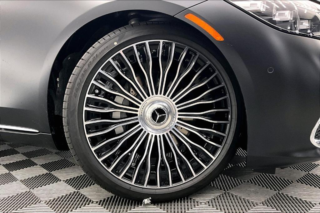 new 2025 Mercedes-Benz Maybach S 580 car, priced at $224,050