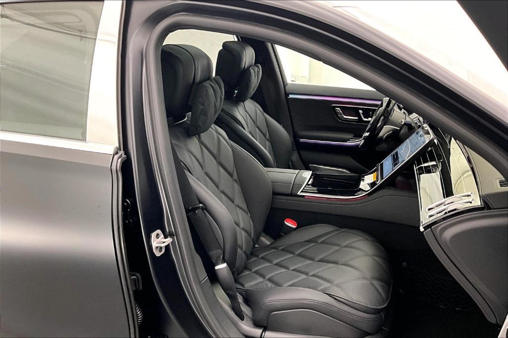 new 2025 Mercedes-Benz Maybach S 580 car, priced at $224,050